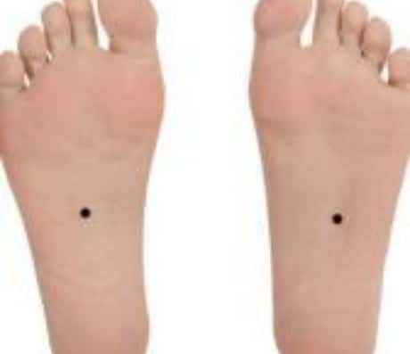 女人脚上有痣好不好？解读痣相文化中的身体符号