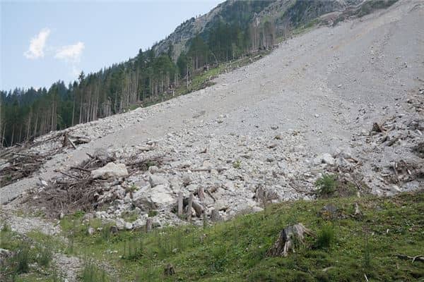 梦见大山滑坡