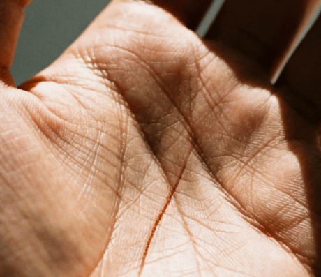 手相事业线至感情线终止的神秘含义